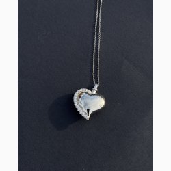 S�lvsmykke med stener