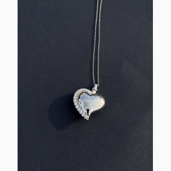 S�lvsmykke med stener