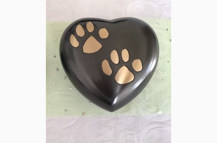 Medium messinghjerte med poter, opp til ca 10 kg