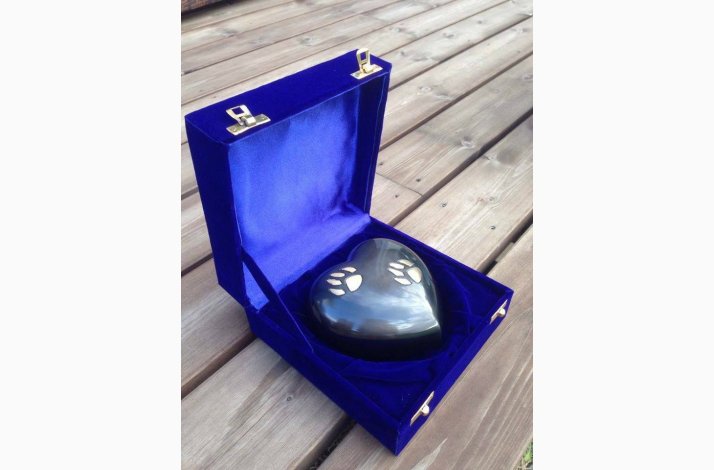 Medium messinghjerte med poter, opp til ca 10 kg